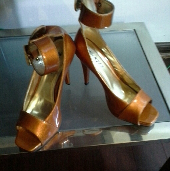 Shoes - Picture 2 of 3